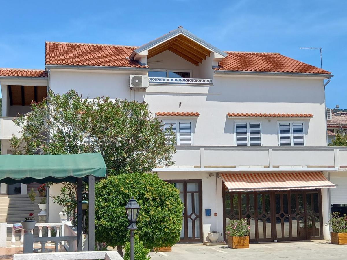 Apartment Preka Palit Bagian luar foto