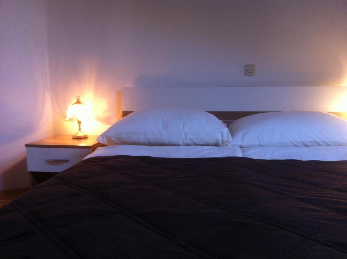 Apartment Preka Palit Bagian luar foto