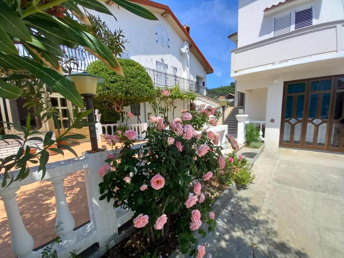 Apartment Preka Palit Bagian luar foto